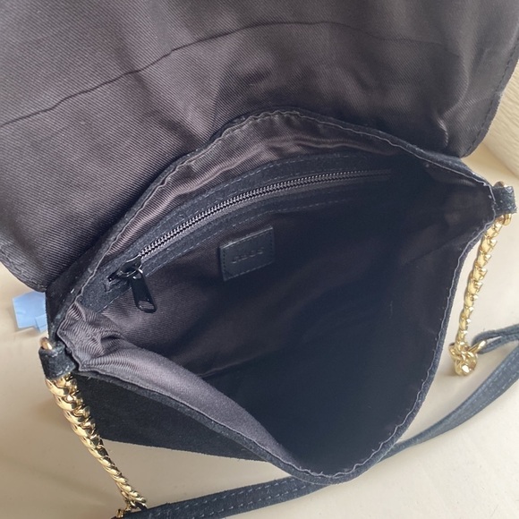 ASOS Suede Crossbody bag with gold chain, black, One Size - Picture 8 of 10